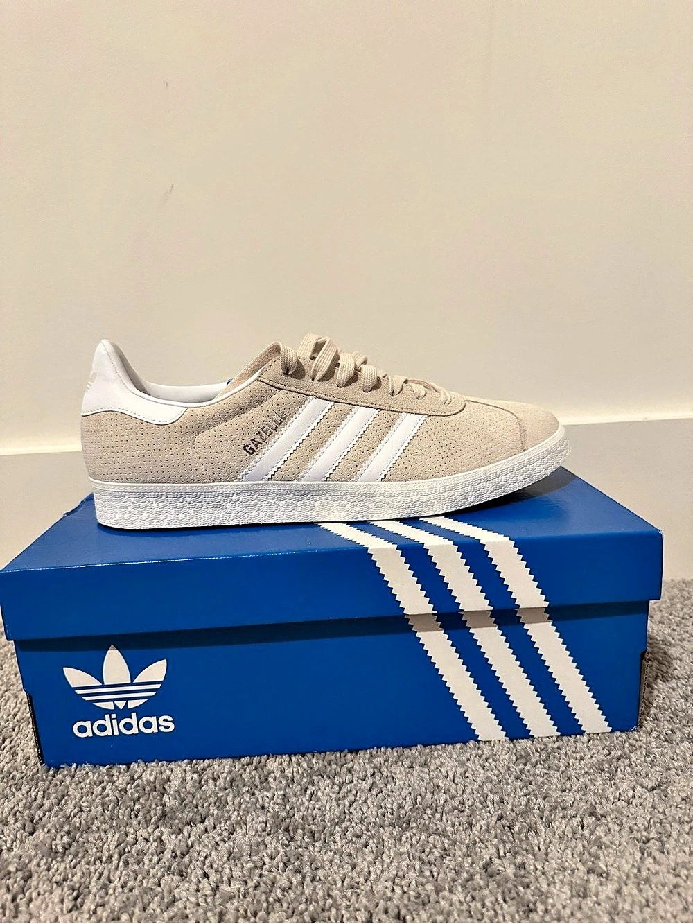 adidas Gazelle Sneakers in Beige & White US 9.5 Like New